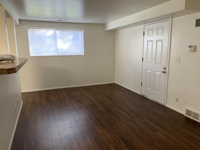 Building Photo - 451 E 5600 S