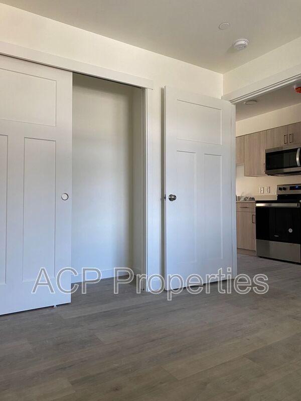 Foto del edificio - 665 E Badger Rd