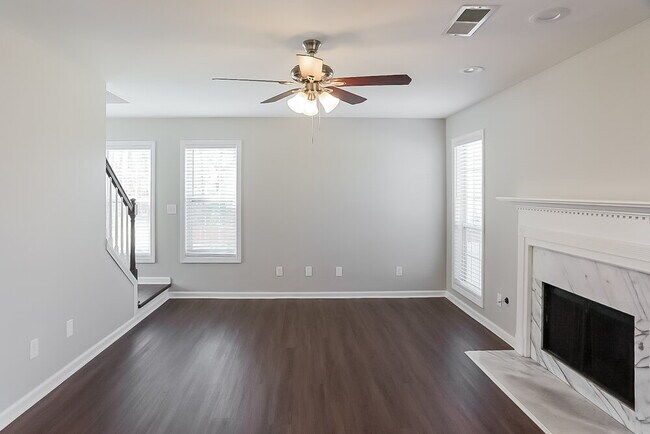 Building Photo - 6138 Farmwood Way SE
