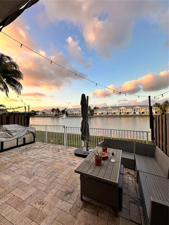 Foto del edificio - 10761 NW 75th St