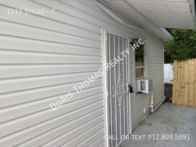 Building Photo - 1319 Stiles Ave