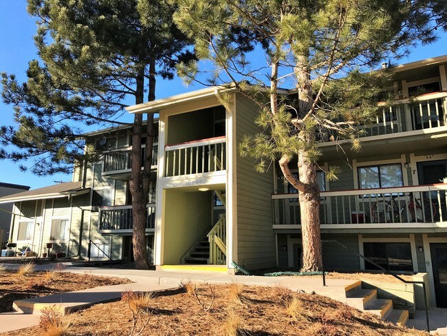 Foto del edificio - THE PINES Apartments