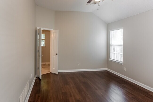 Building Photo - 7158 Crape Myrtle Dr