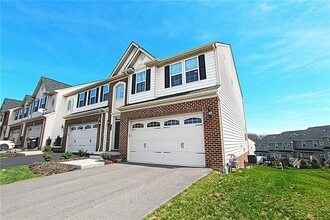 Building Photo - 718 Rosecliff Rd