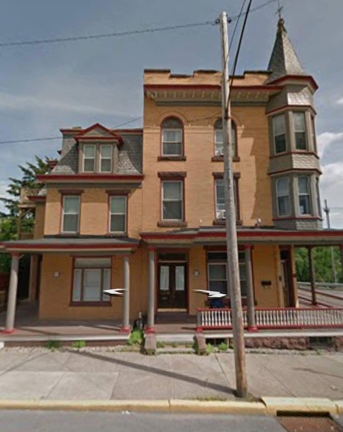 Exterior of Property - 214 W Market St