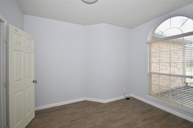 Building Photo - 20703 Whitevine Way