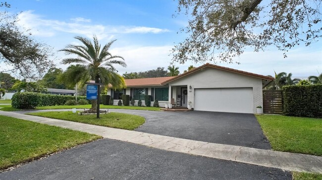 Building Photo - 661 S Fig Tree Ln