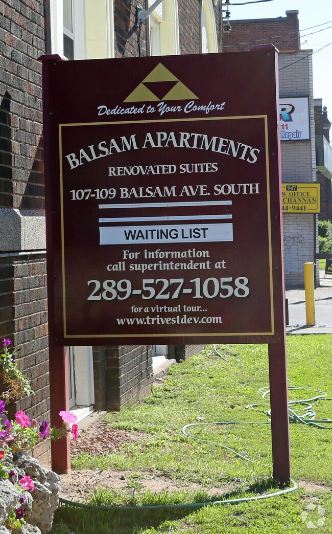 Photo du bâtiment - Balsam Apartments