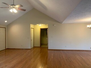 Building Photo - 875 W Crestwood St