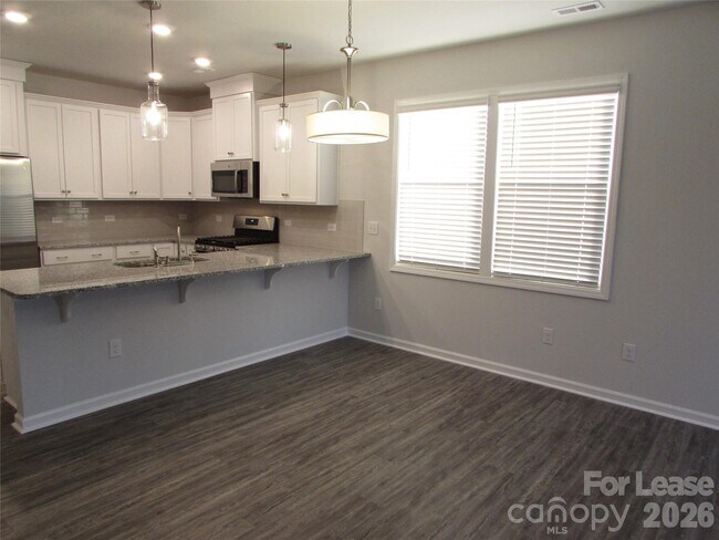 Foto del edificio - 3730 Berry Dr