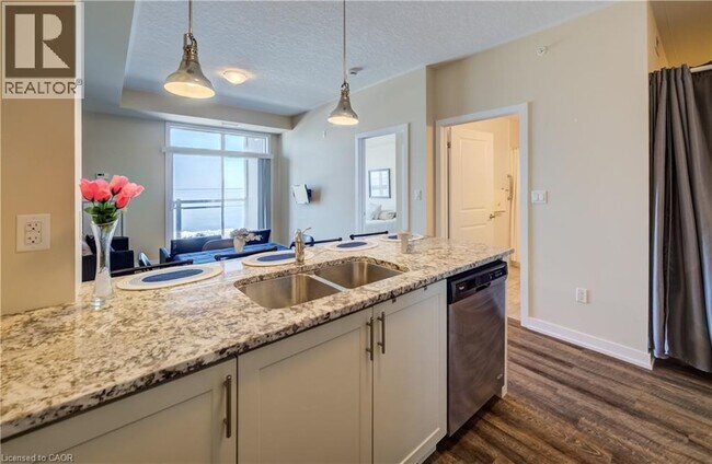 Photo du bâtiment - 35 Southshore Cres