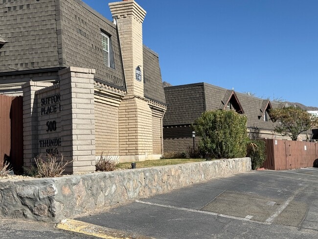 Foto del edificio - 500 Thunderbird Dr