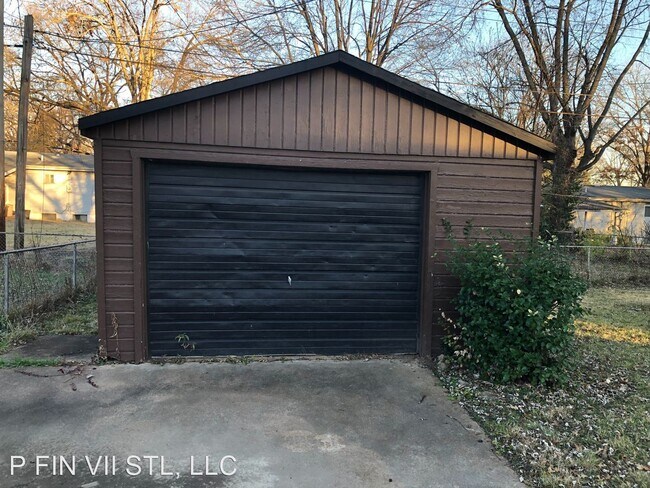 Building Photo - 3 br, 1 bath House - 268 Elmdale