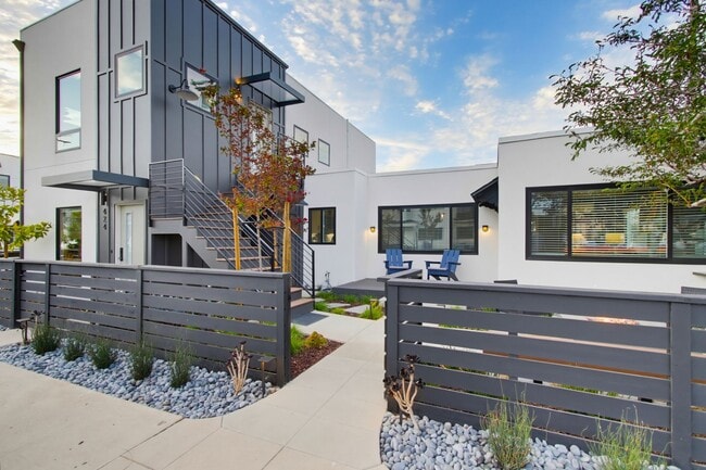 Building Photo - 422 Arbor Dr