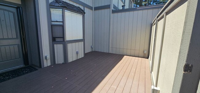 Building Photo - 1597 Ashwood Dr
