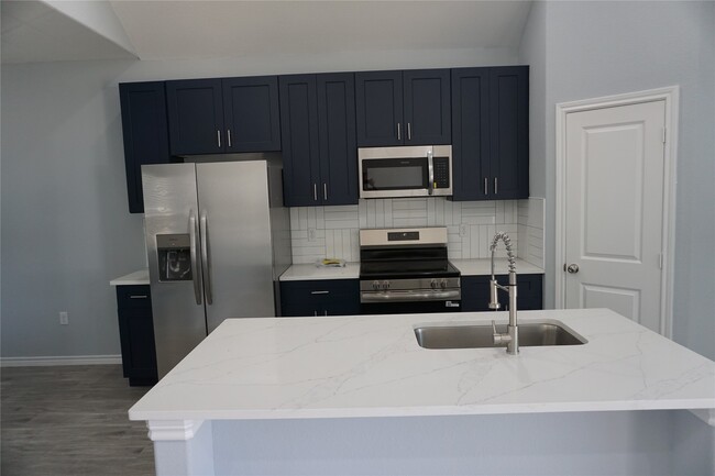 Building Photo - 11753 White Cedar St