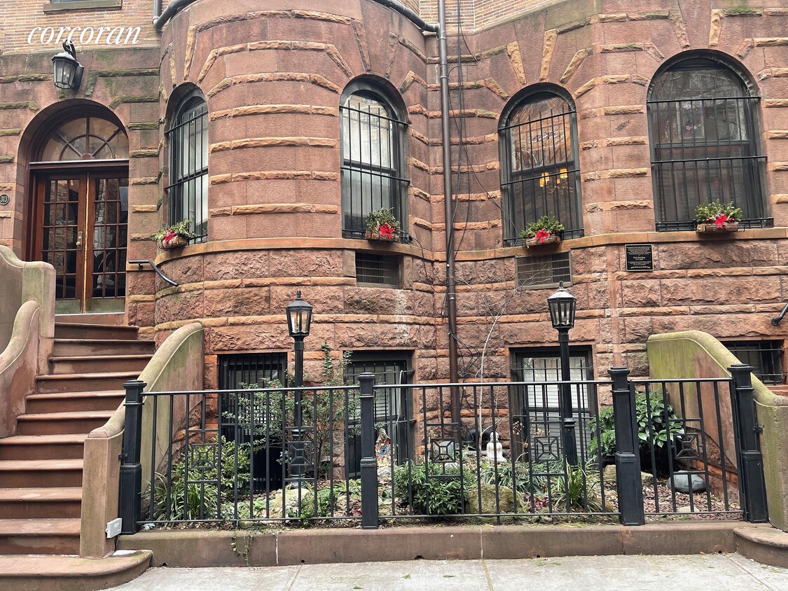 Primary Photo - 120 W 82nd St