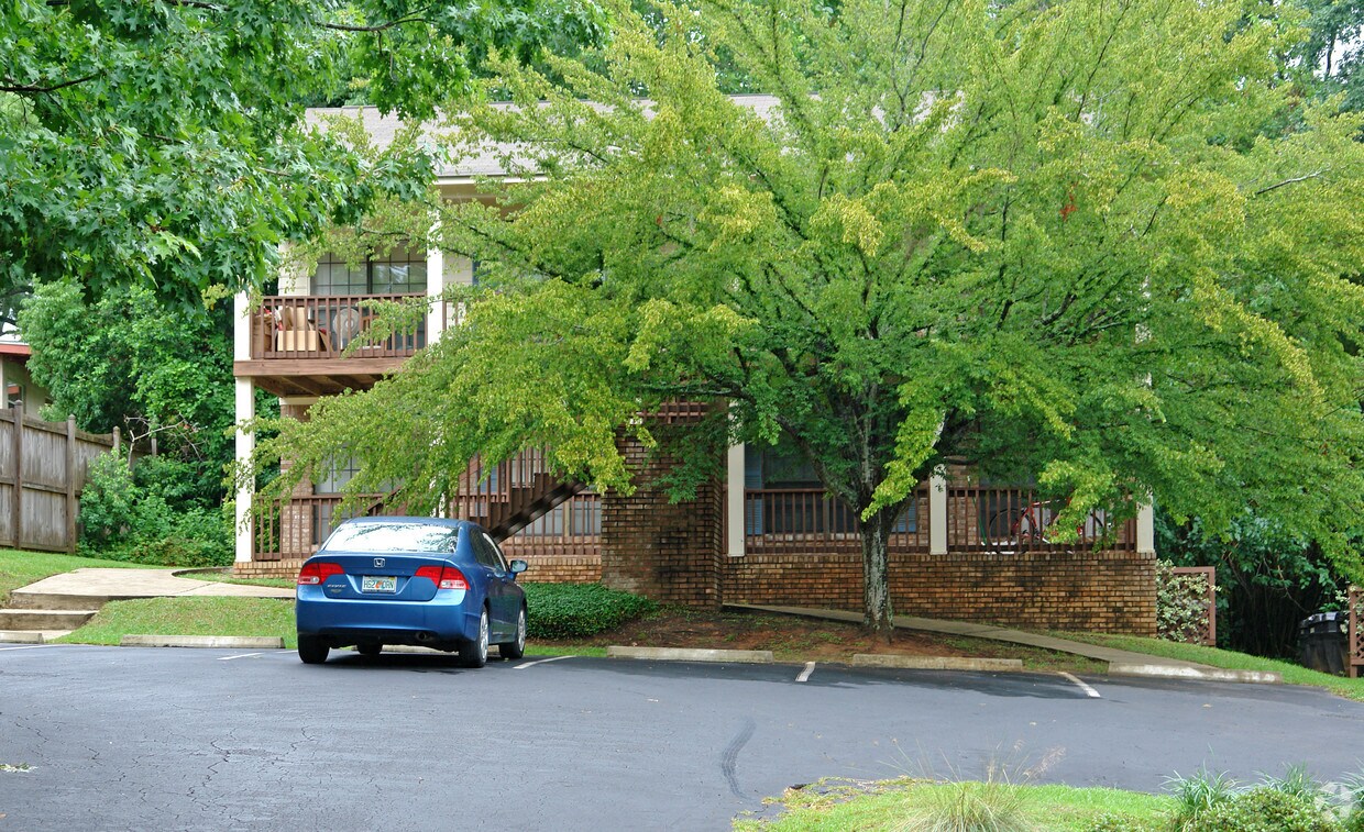 Building Photo - 608 Wilson Ave