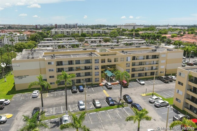 Foto del edificio - 8320 NW 8th St