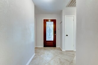 Building Photo - 10703 Highland Woods Dr