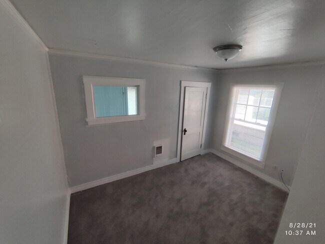 Front Bedroom - 512 N Alder St