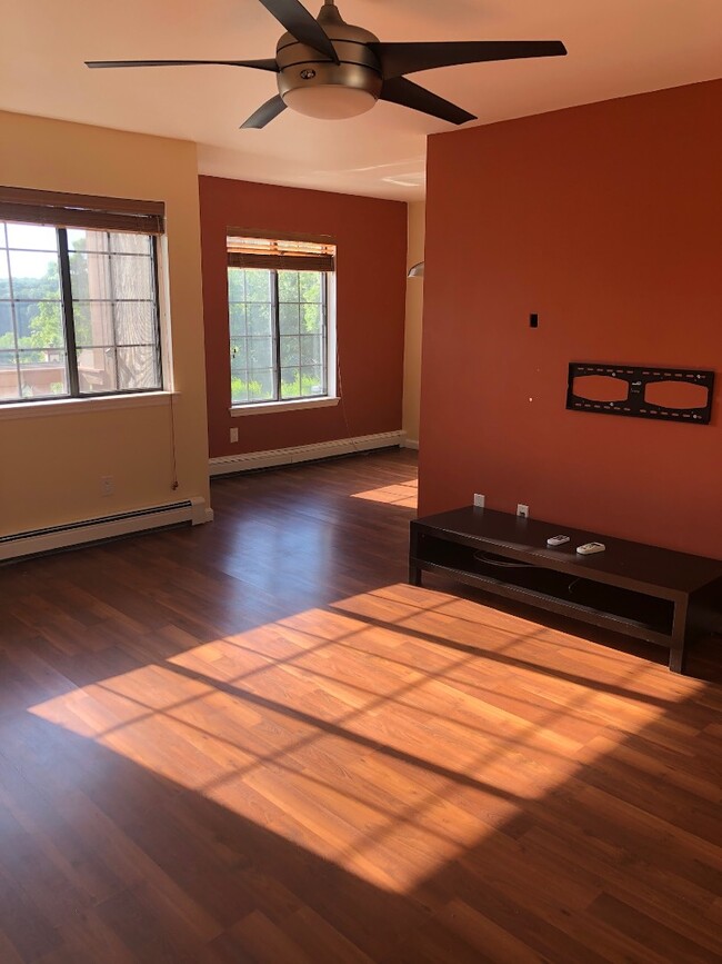 Building Photo - 110 Foxwood Cir