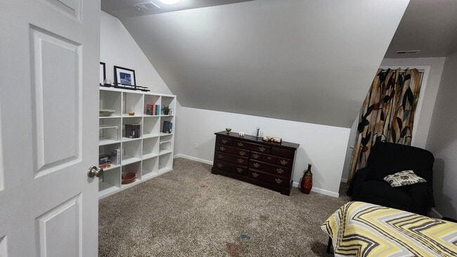 Building Photo - 5467 Maple Ave