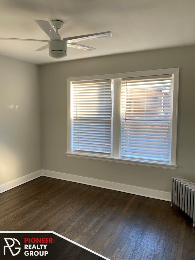 Foto del edificio - 4655 N Manor Ave