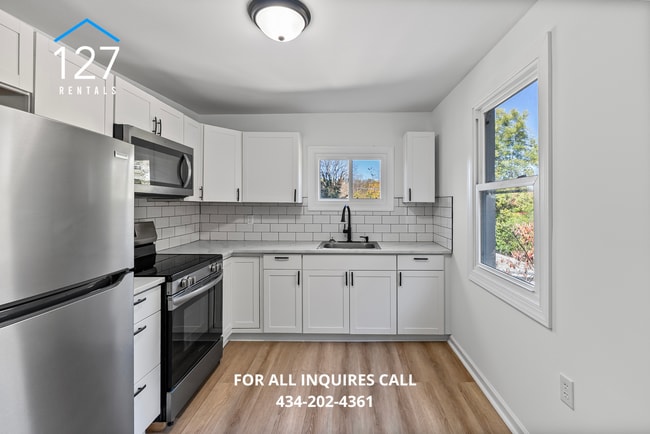 Building Photo - Updated 3BR Apartment with Modern Kitchen & Central Air