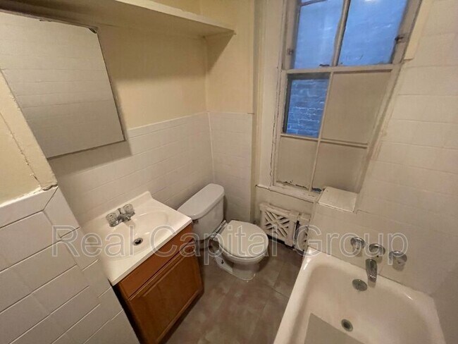 Foto del edificio - 669 Clinton Ave