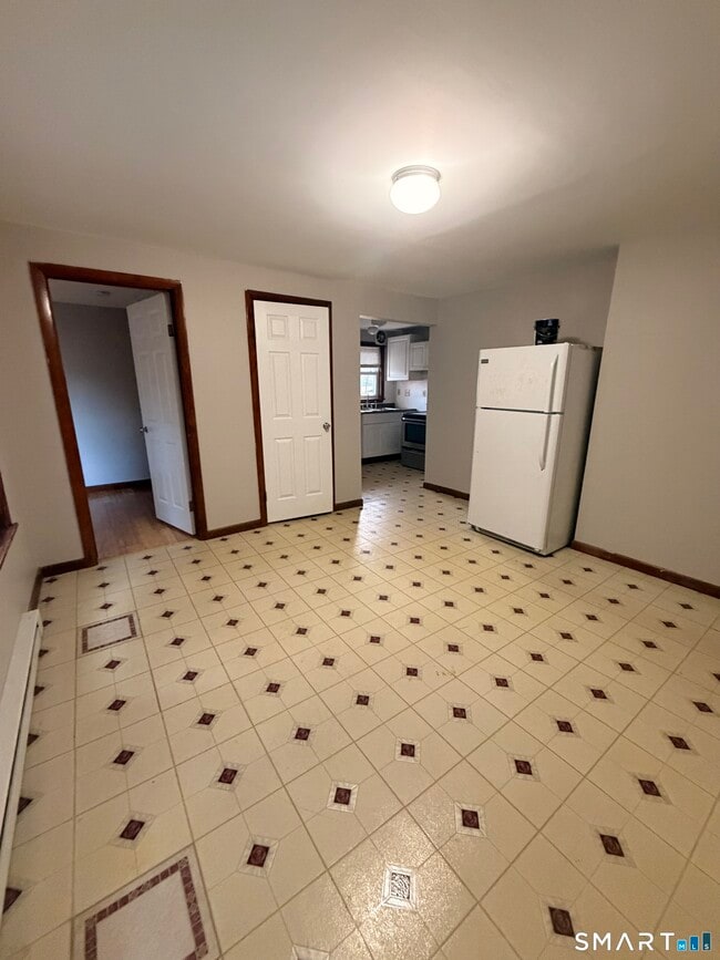 Building Photo - 844 Field St