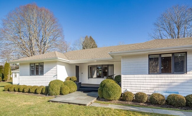 Building Photo - 91 Pantigo Rd