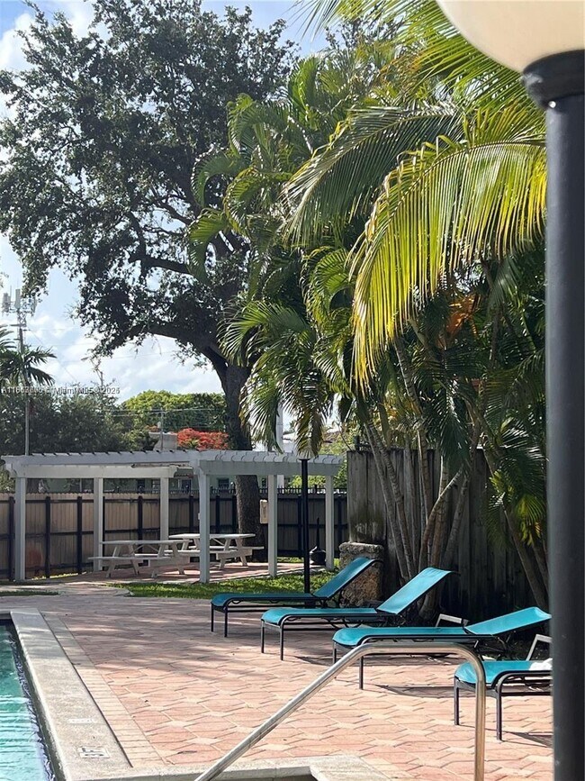 Foto del edificio - 2150 SW 16th Ave