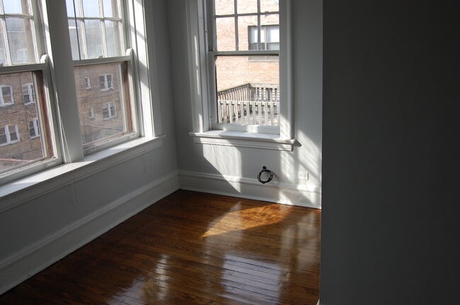 SUN ROOM - 2011 W Fargo Ave