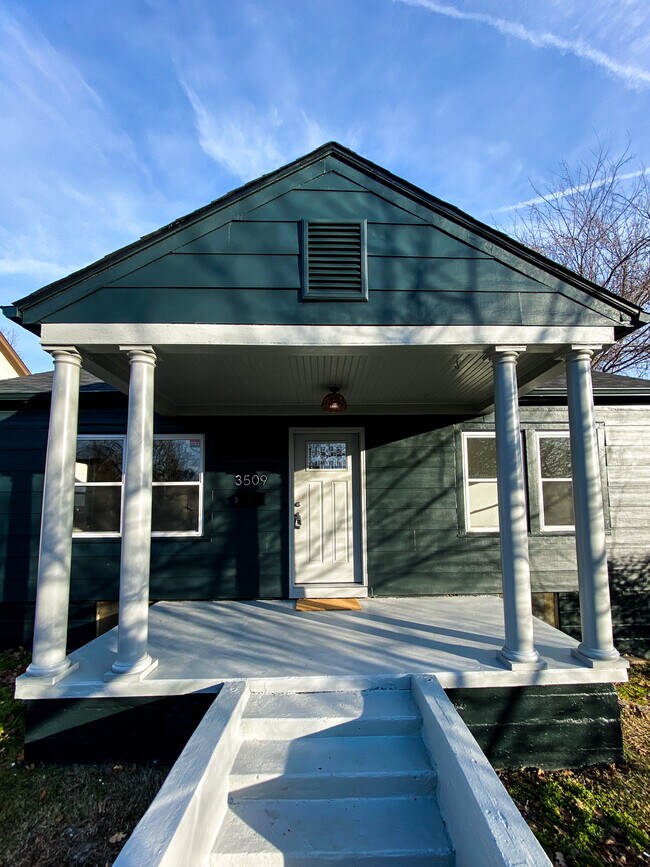 Foto del edificio - 3509 E 4th St