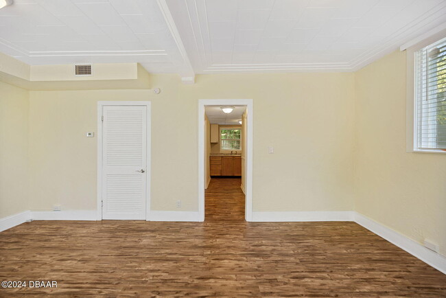 Building Photo - 149 5th St