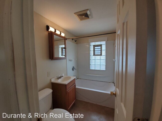 Building Photo - 2 br, 1 bath House - 2904 E Van Norman Upper