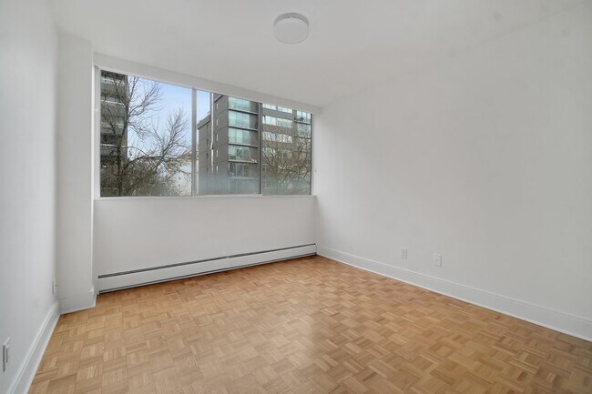 Photo du bâtiment - 1433 Burnaby Street