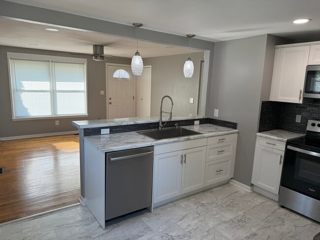 Foto del edificio - 2431 Shadowood Dr