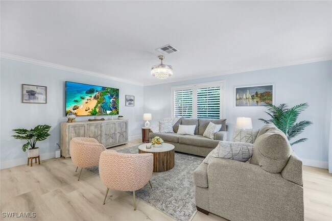 Building Photo - 616 7th Ave S