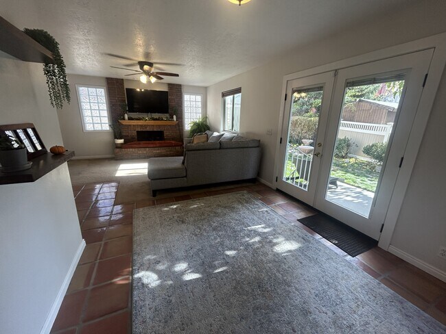 Building Photo - 1094 Gravel Hills Dr