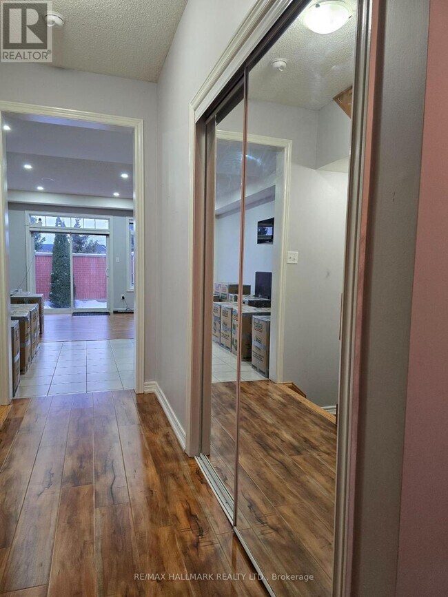 Building Photo - 32 Kempenfelt Trail