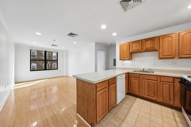 Building Photo - 711 Clinton St