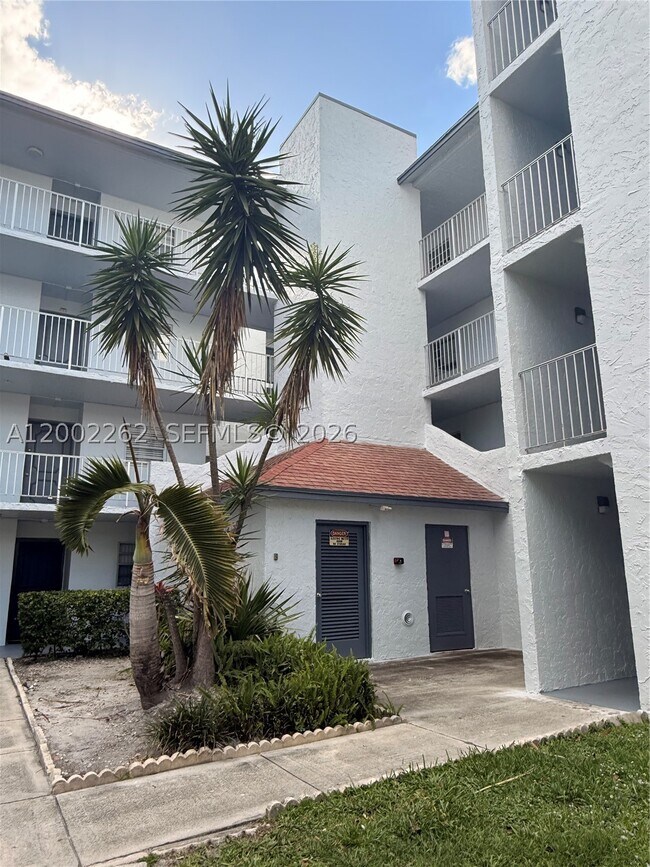 Building Photo - 9440 Live Oak Pl