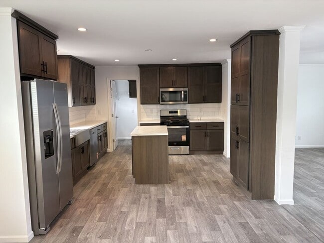 Building Photo - 13885 Bunratty Ave