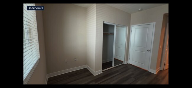 Foto del edificio - 7421 Edinger Ave