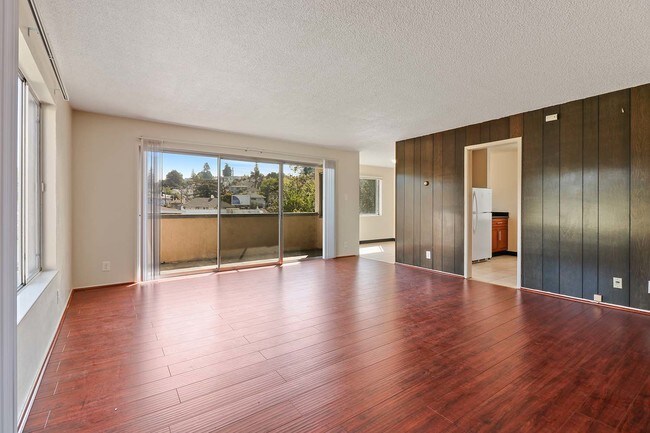 Building Photo - Bright Apartment with Parking in Grand Lake