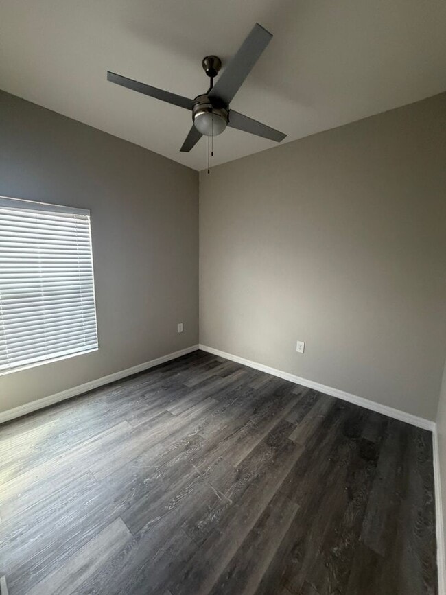 Foto del edificio - 26317 Explorer Rd