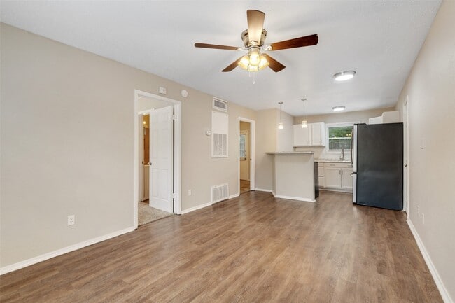 Foto del edificio - 1511 Broadmoor Dr