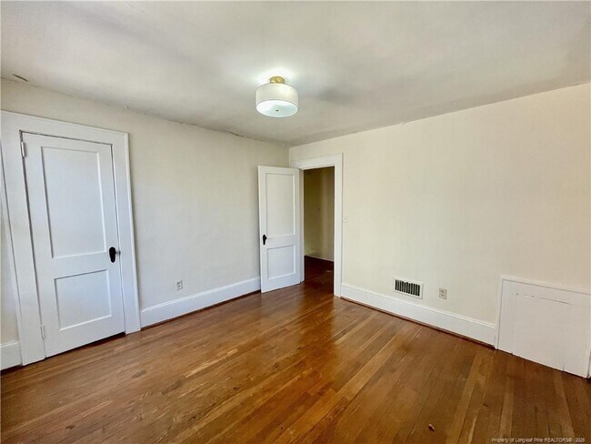 Foto del edificio - 117 Woodside Ave